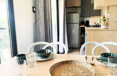 Mirepeisset House | Campsite Le Val de Cesse * - Mobile home PREMIUM 32m2 - 3 bedrooms - TV - dishwasher - air conditioning - covered terrace - 6 people