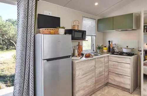 Jard-sur-Mer House | Campsite maeva Breathe Summer fragrances * - Mobil home VENEZIA CONFORT 4 Rooms 6 People + TV