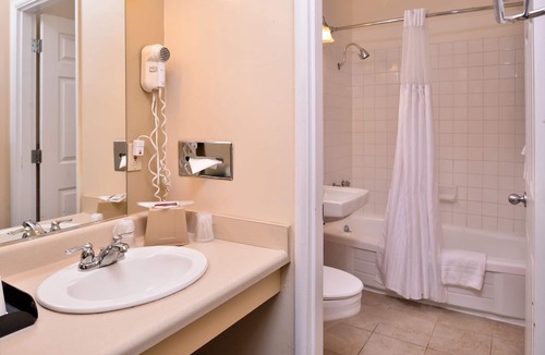 Downtown Eugene Hotel | Campus Inn & Suites Eugene Downtown