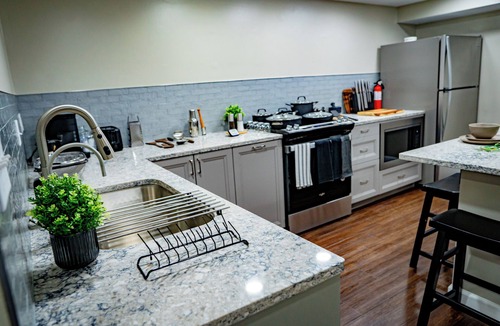 West Lafayette House | Campus Retreat 2-min from Purdue, Big Garage, 6 Car Driveway, Huge Deck & Patio