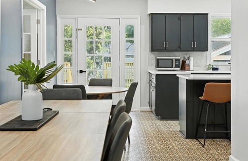 Valparaiso House | Campus To Dunes Escape | 2 King Beds | Game Area + Fire Pit + Deck Lounge