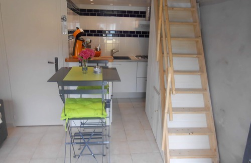 Cancale Cottage | CAN 87: 2-star rating, nice decor, 2 steps from the port, free parking.