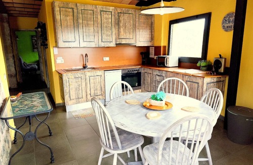 Castellfollit de la Roca Apartment | Can Castell