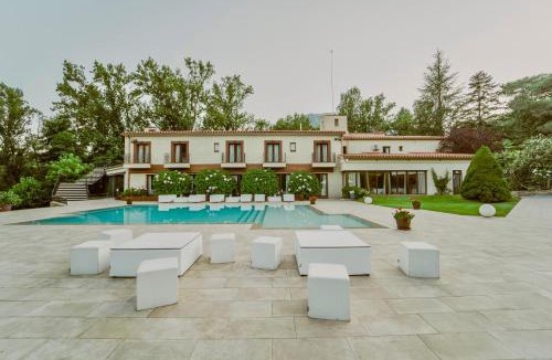 Riells i Viabrea Hotel | CAN MARLET MONTSENY Hotel Boutique
