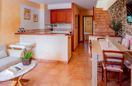 Capmany Cottage | CAN MARTI - Village house between fields and vineyards