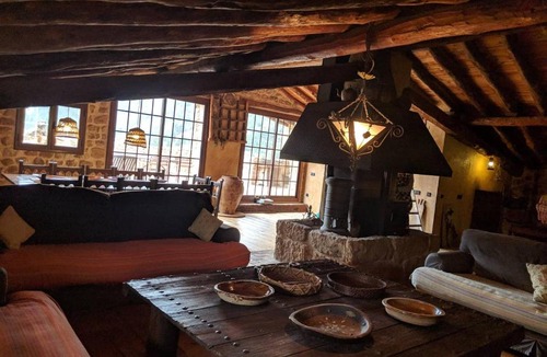 Prat de Comte Ski Chalet | Can Miqueló: casa familiar rústica