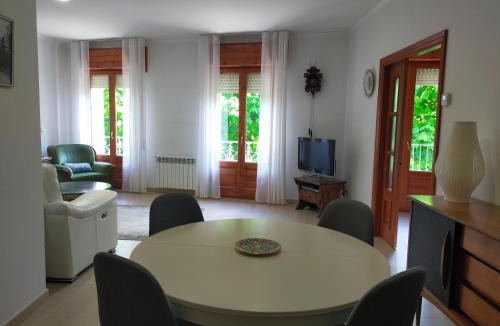 Sant Joan de Les Abadesses Apartment | CAN PLANAS Soleado, amplio con vistas y parking