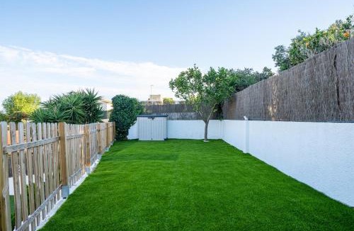 El Castell de Montornes House | Can Roure piscina y serenidad