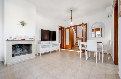 El Castell de Montornes House | Can Roure piscina y serenidad