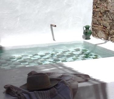 Sant Jordi Desvalls House | CAN TANDO Restored catalan old barn to enjoy peaceful rural simplicity