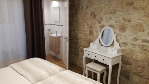 Besalu House | Can Teixidor
