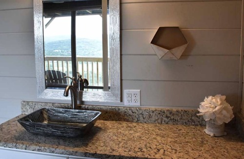 Eureka Springs Resort | Can U Canoe Suite 114