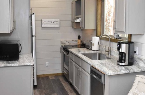 Eureka Springs Resort | Can U Canoe Suite 115