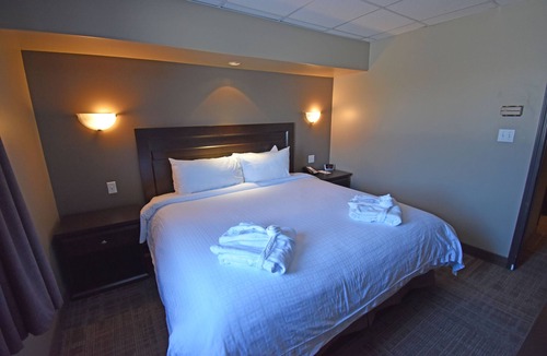 Portage La Prairie Hotel | Canad Inns Destination Centre Portage la Prairie