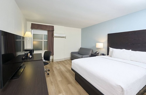 Winnipeg Hotel | Canad Inns Destination Centre Windsor Park