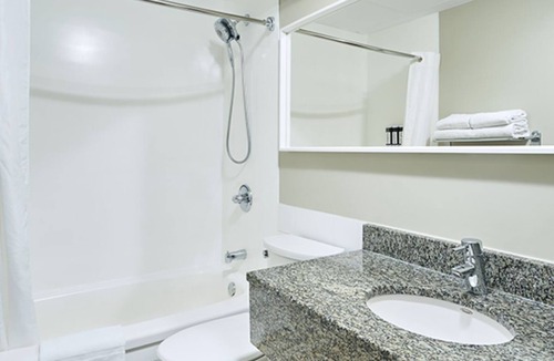 Winnipeg Hotel | Canad Inns Destination Centre Windsor Park