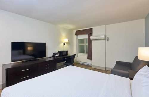 Winnipeg Hotel | Canad Inns Destination Centre Windsor Park