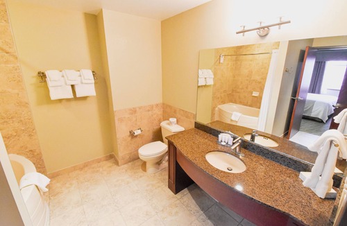 Winnipeg Hotel | Canad Inns Destination Centre Garden City