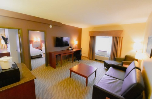 Winnipeg Hotel | Canad Inns Destination Centre Garden City
