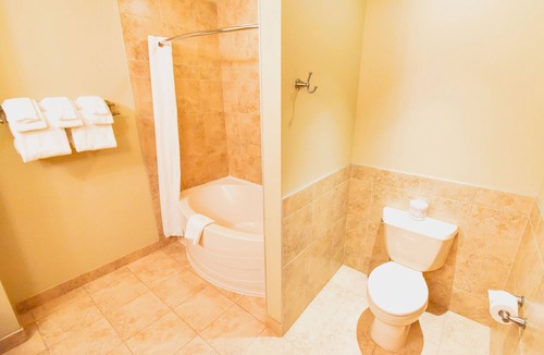 Winnipeg Hotel | Canad Inns Destination Centre Garden City