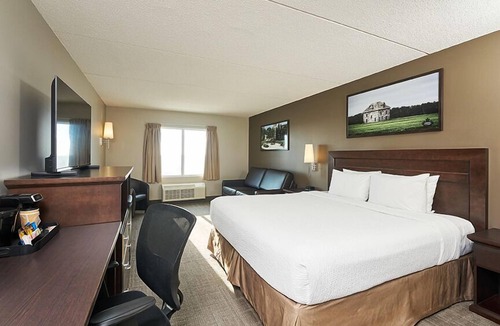 Regent Hotel | Canad Inns Destination Centre Club Regent Casino Hotel