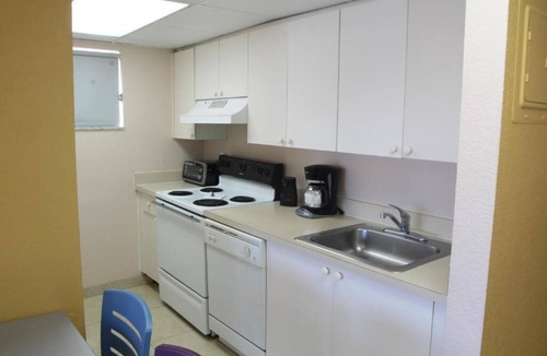 Pompano Beach Hotel | Canada House Pompano Beach