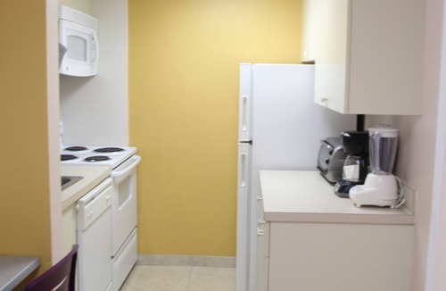 Pompano Beach Hotel | Canada House Pompano Beach