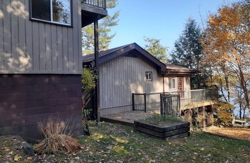 Foley Cottage | CANADA Large Cottage - Beach Lawns Dock Beach Fire Pit Lake - 3 weeks in Aug '25
