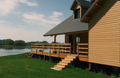 Gamaches Ski Chalet | Canadian house on stilts - Lakeside