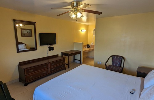 Clear Creek Hotel | Canadian Inn