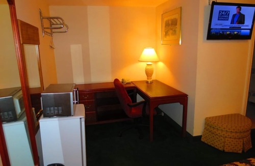 Hanover Hotel | Canadiana Motel
