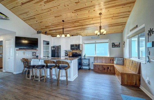 Rockport House | Canal Fishing Retreat - Dock, Sky Deck, Golf Cart
