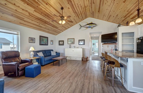 Rockport House | Canal Fishing Retreat - Dock, Sky Deck, Golf Cart