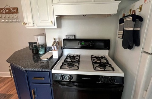 Harrison House | Canal front bungalow