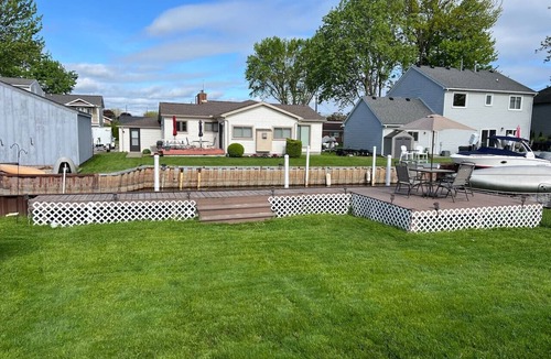 Harrison House | Canal front bungalow