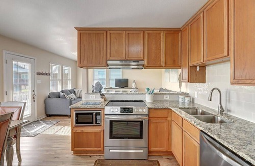 Flour Bluff House | Canal Front Beach House with Laguna Madre Views. Flour Bluff, Corpus Christi.n