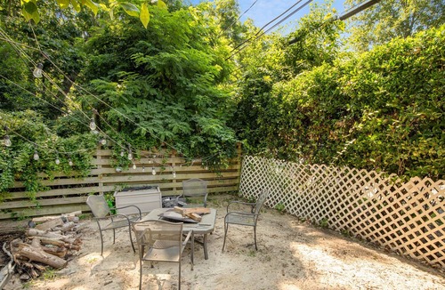 Mastic Beach Cottage | Canal front Cottage