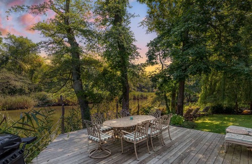 Mastic Beach Cottage | Canal front Cottage