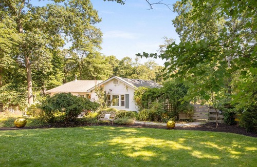 Mastic Beach Cottage | Canal front Cottage