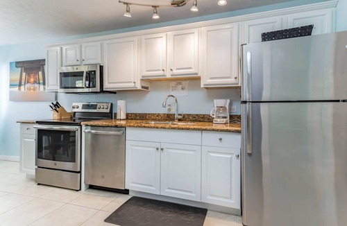 Little Venice House | Canal Front, Dockage, Trailer Parking, Updated!