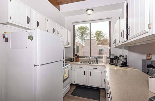 Ocean Pines Condo | Canal Front Golf Retreat w/Dock