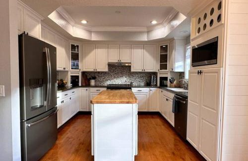 Crystal River House | Canal-Front Home on 73ft Dock!