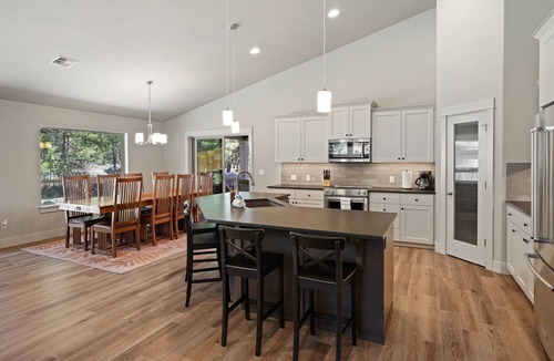 Deschutes River Woods House | Canal Front, Relaxing and Serene