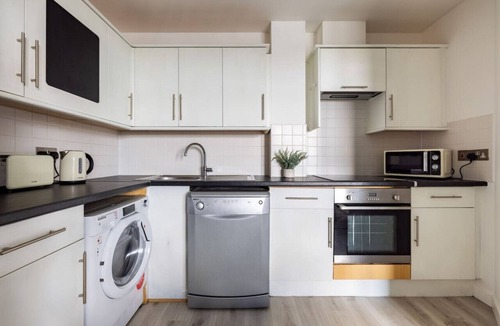 De Beauvoir Apartment | Canal-Side Apartment in Islington