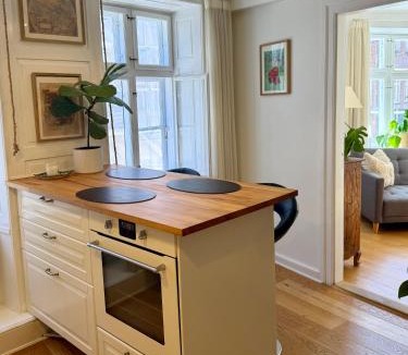 Copenhagen City Centre Apartment | Canal-Side Cosy Apartment - Gammel Statnd