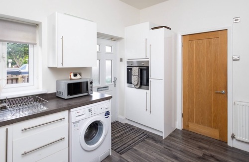 Stanley House | Canal side cottage