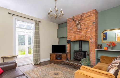 Stanley House | Canal side cottage