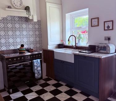 Stanley House | Canal Side Cottage Wakefield