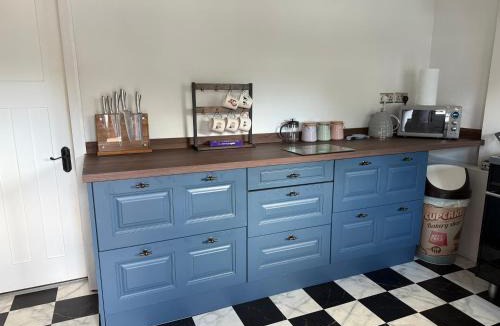 Stanley House | Canal Side Cottage Wakefield