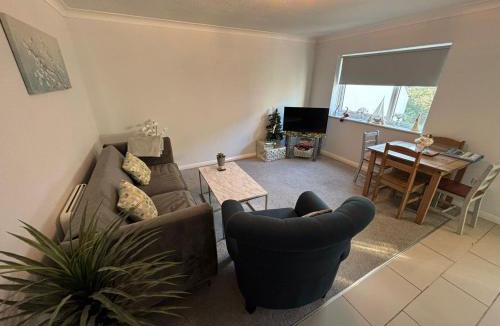 Heybridge Apartment | Canal Side Retreat
